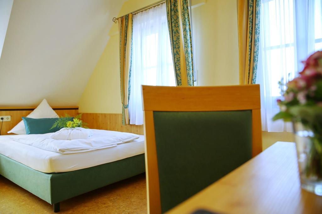 Landhotel Villa Moritz Garni Oberahr ภายนอก รูปภาพ