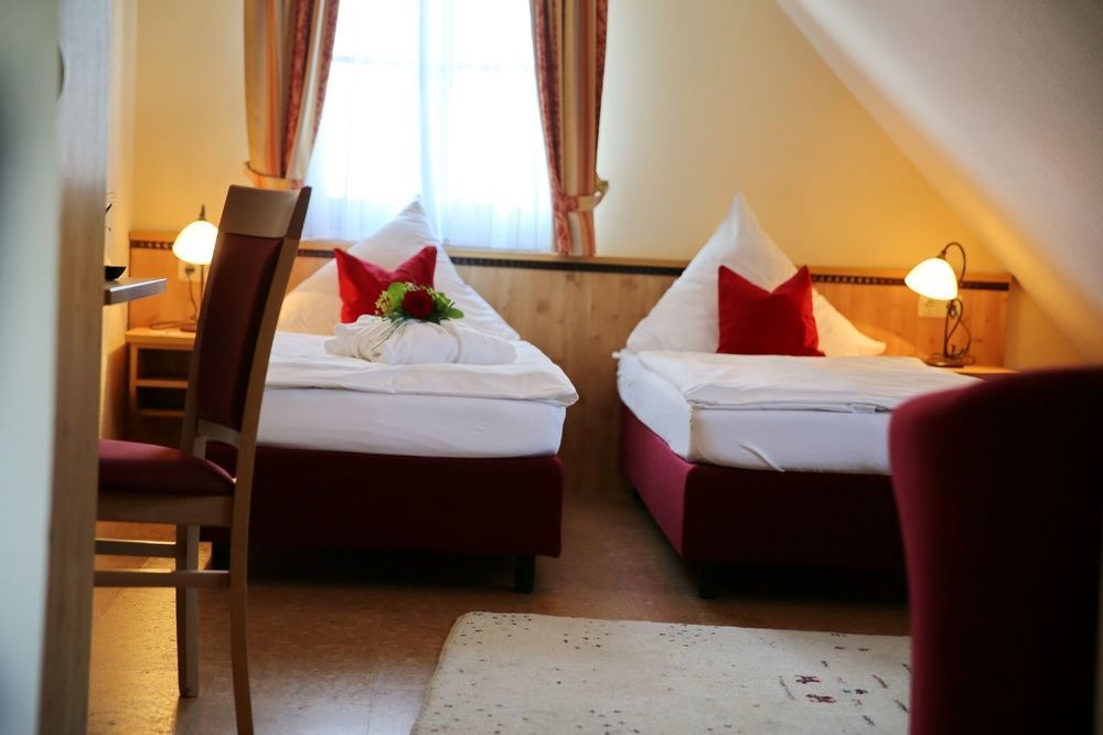Landhotel Villa Moritz Garni Oberahr ภายนอก รูปภาพ