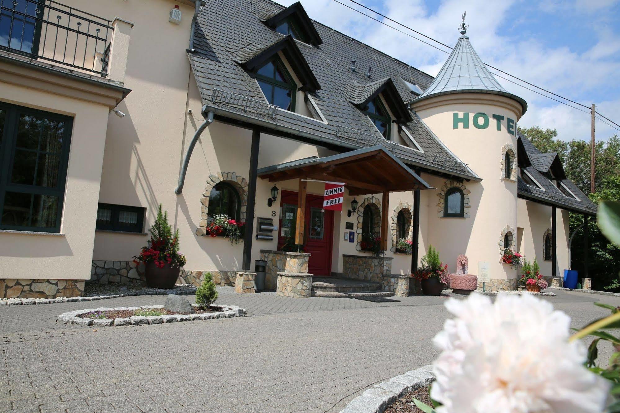 Landhotel Villa Moritz Garni Oberahr ภายนอก รูปภาพ