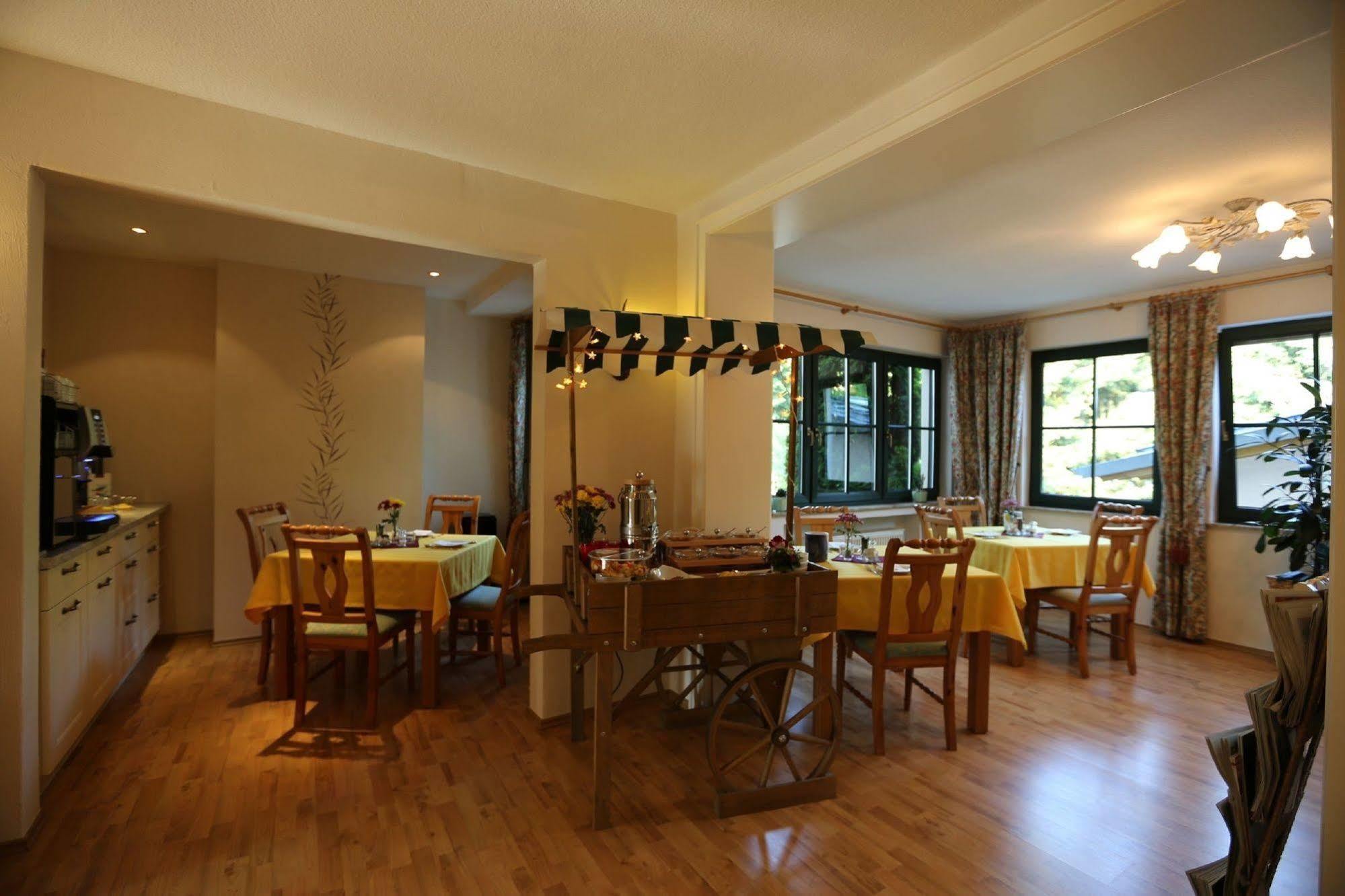 Landhotel Villa Moritz Garni Oberahr ภายนอก รูปภาพ